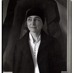 O'Keeffe in front of one of her paintings. 