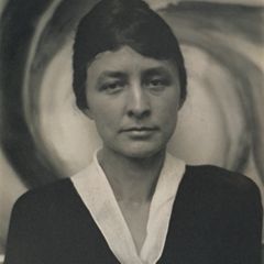 O'Keeffe in front of one of her paintings. 
